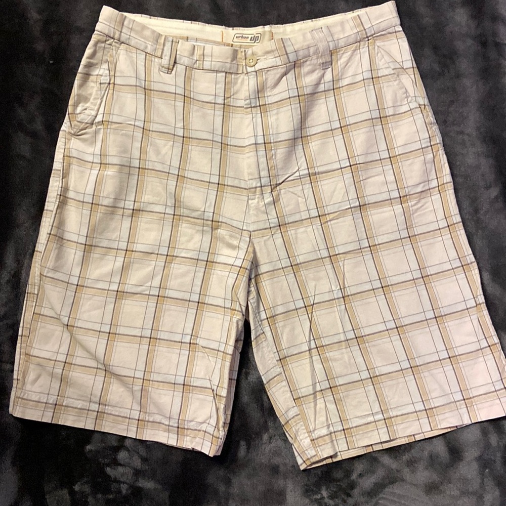 Urban Pipeline flat front shorts size 36 In great condition.
